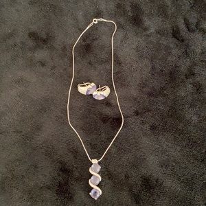 Elegant necklace and earrings set